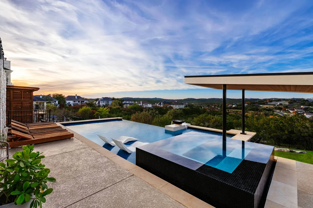 Infinity & Vanishing-Edge Pools by GB IV Designs (photo 41)