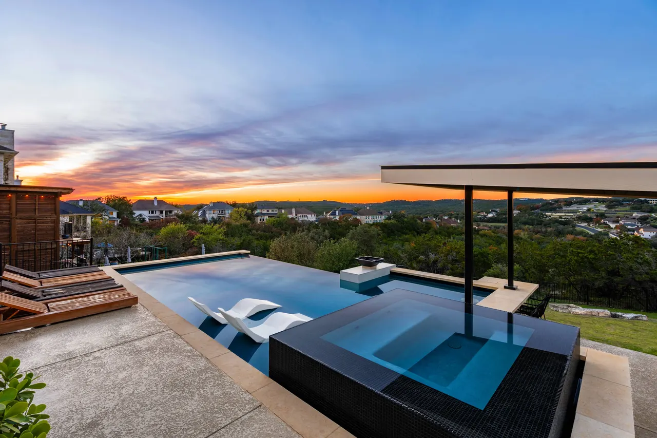 Infinity & Vanishing-Edge Pools by GB IV Designs (photo 43)