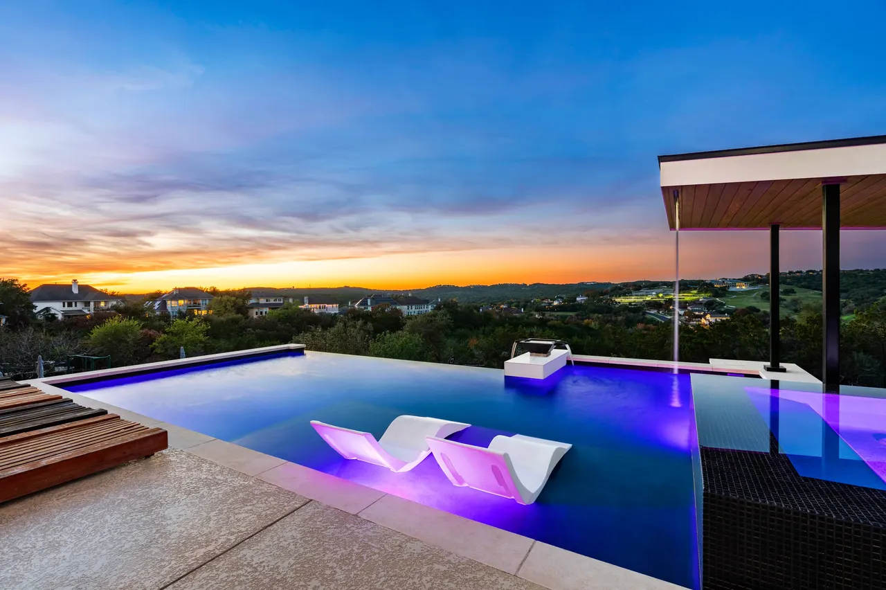 Sunset Perch — Vanishing-edge pool & cabana in Bee Cave, TX by GB IV Designs (photo 7)