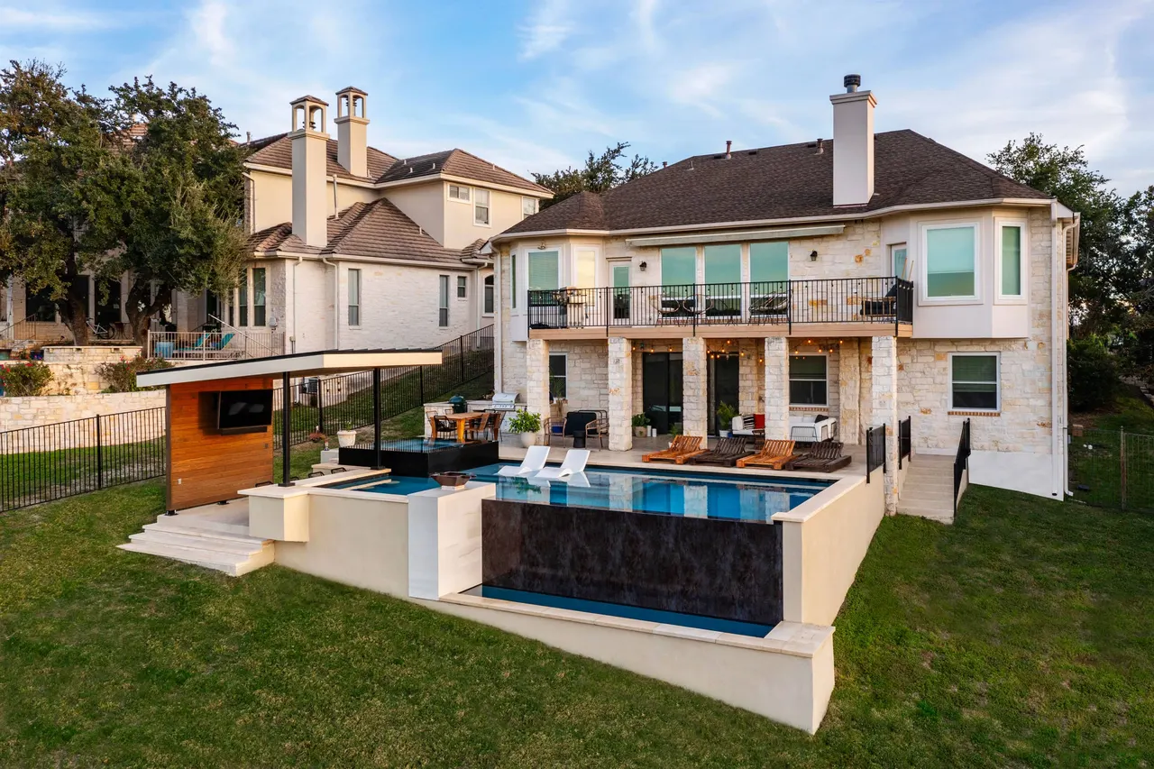Sunset Perch — Vanishing-edge pool & cabana in Bee Cave, TX by GB IV Designs (photo 10)