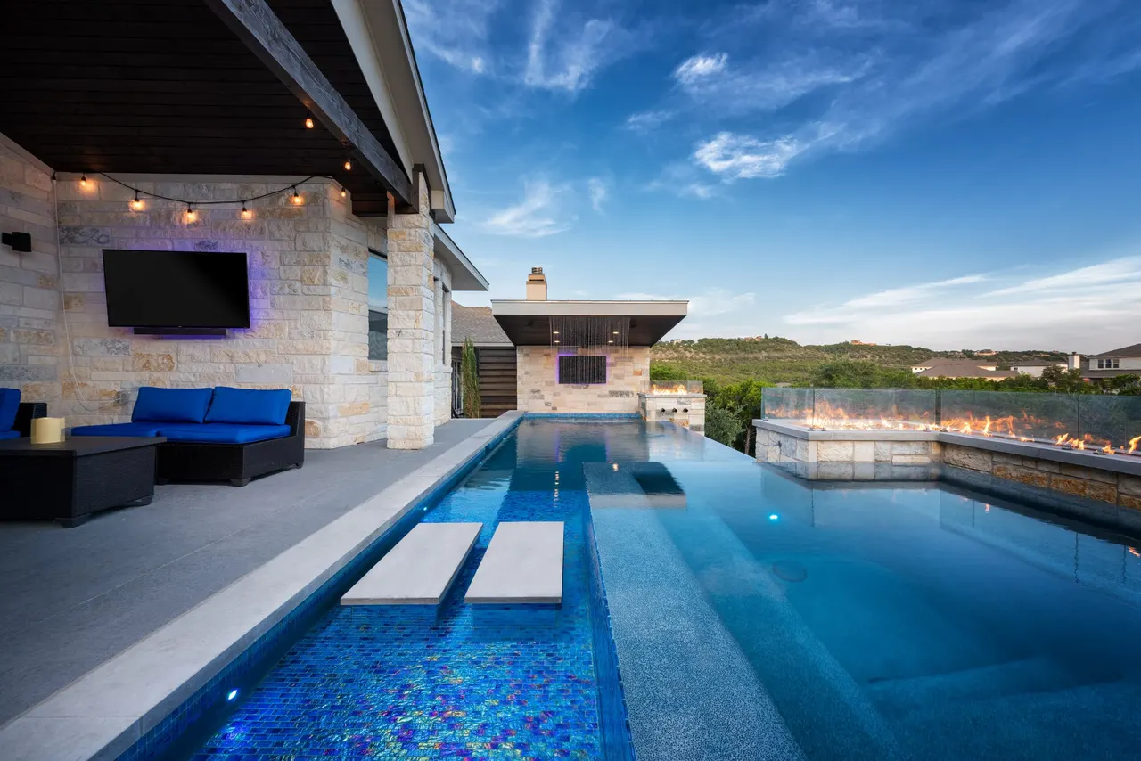 Infinity & Vanishing-Edge Pools by GB IV Designs (photo 56)