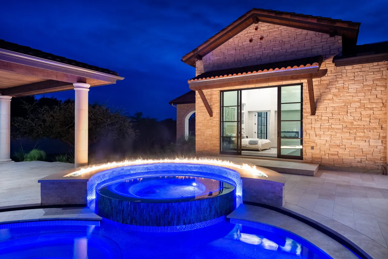 Villa Courtyard — Freeform pool & spa in Austin, TX by GB IV Designs (photo 8)