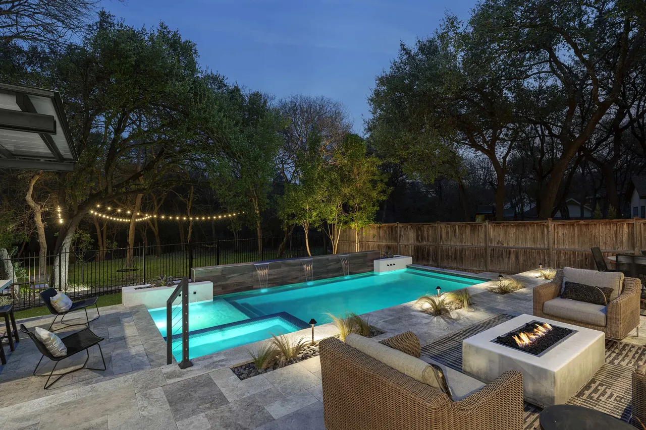 Woodland Geometric — Geometric pool & cabana in Steiner Ranch, TX by GB IV Designs (photo 7)