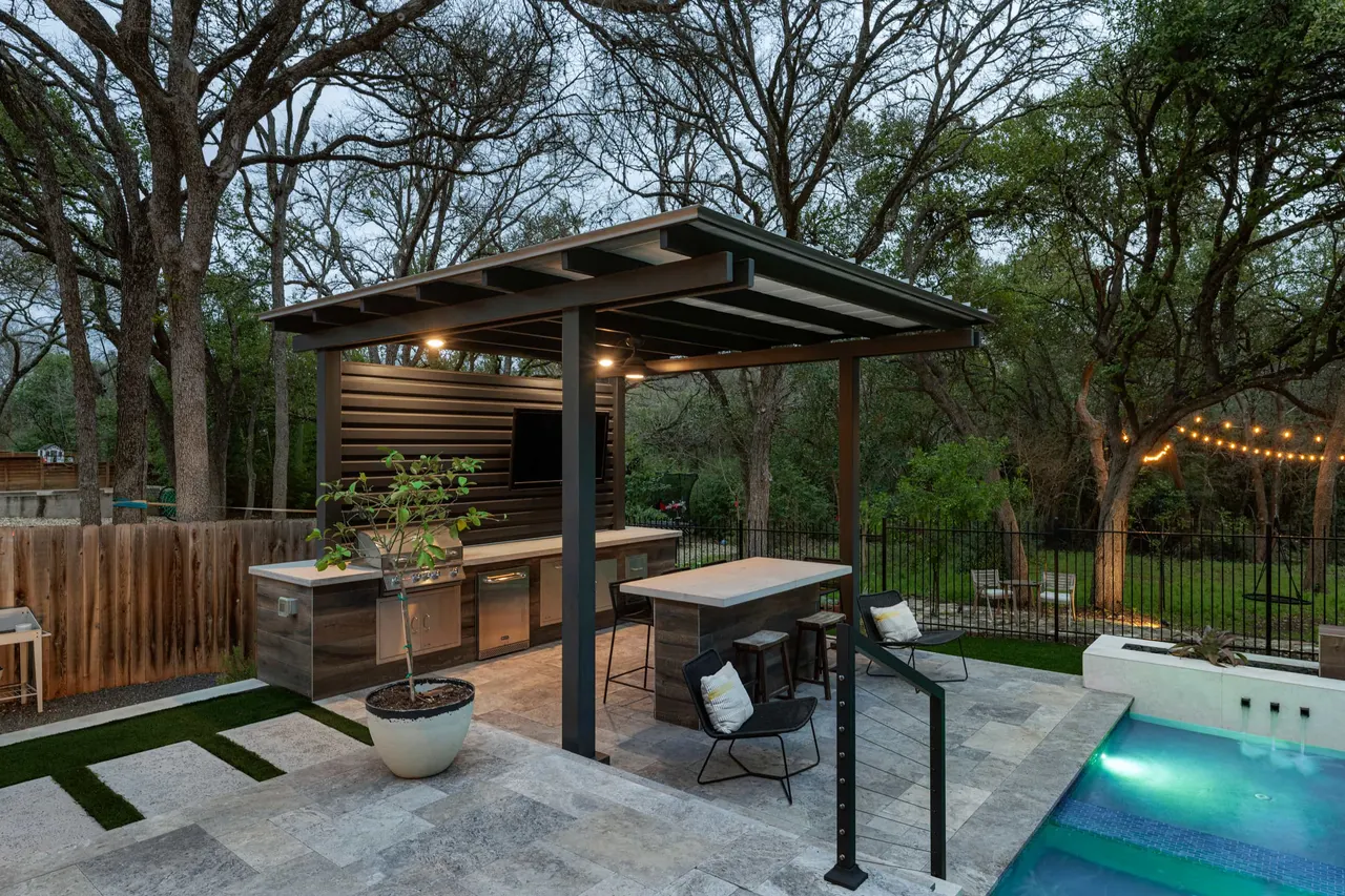 Woodland Geometric — Geometric pool & cabana in Steiner Ranch, TX by GB IV Designs (photo 9)