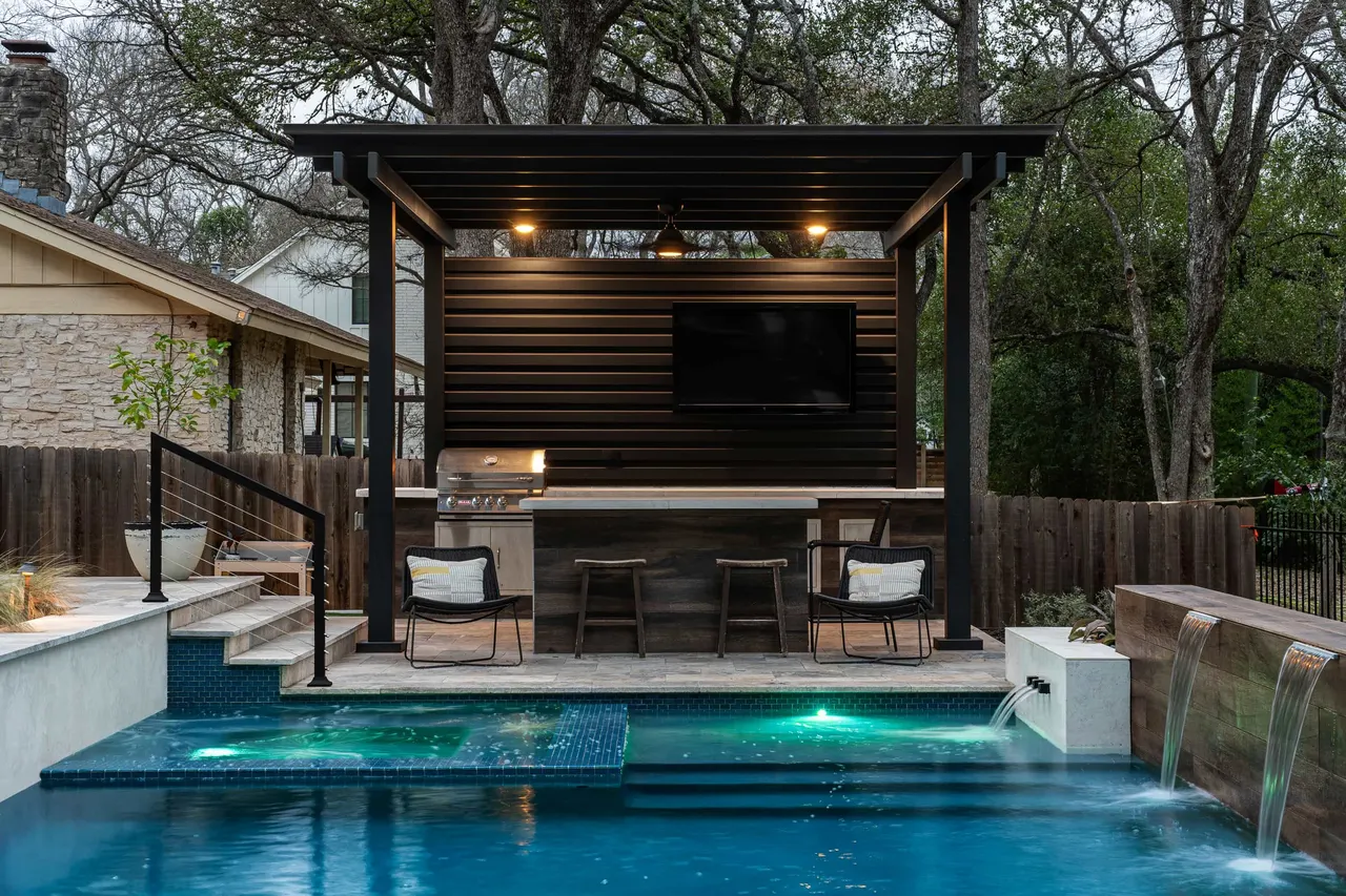 Woodland Geometric — Geometric pool & cabana in Steiner Ranch, TX by GB IV Designs (photo 11)
