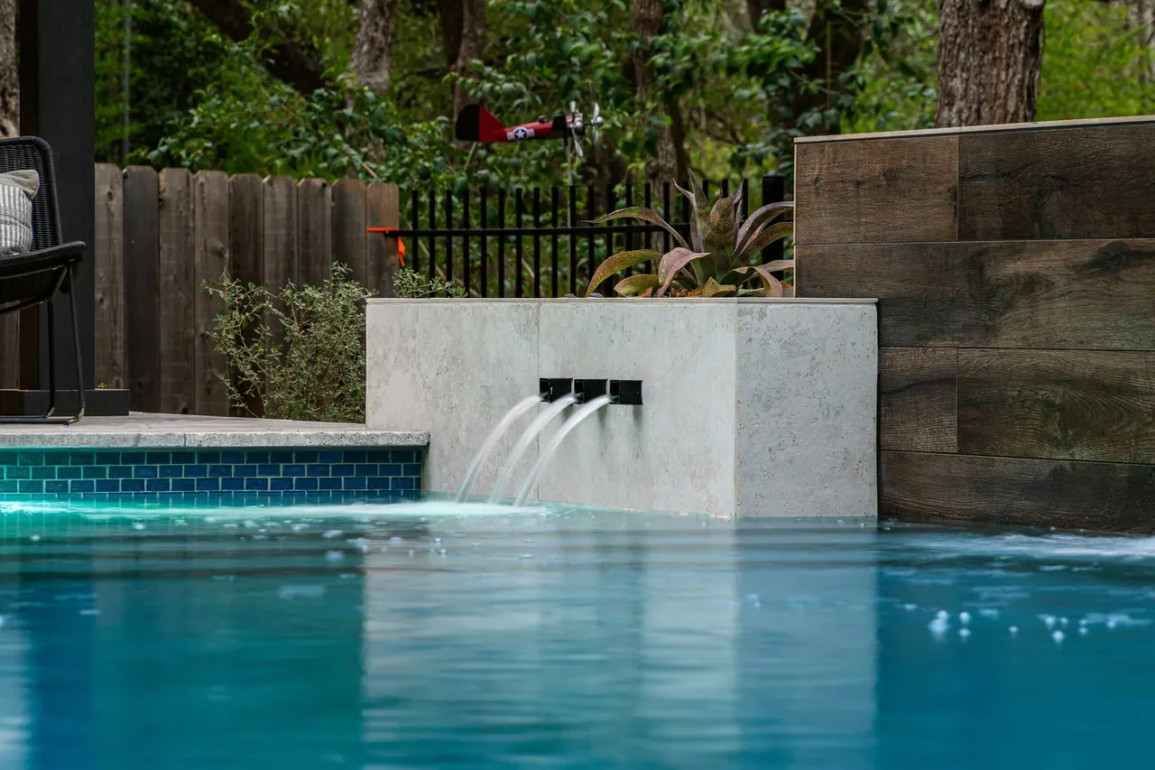Woodland Geometric — Geometric pool & cabana in Steiner Ranch, TX by GB IV Designs (photo 12)