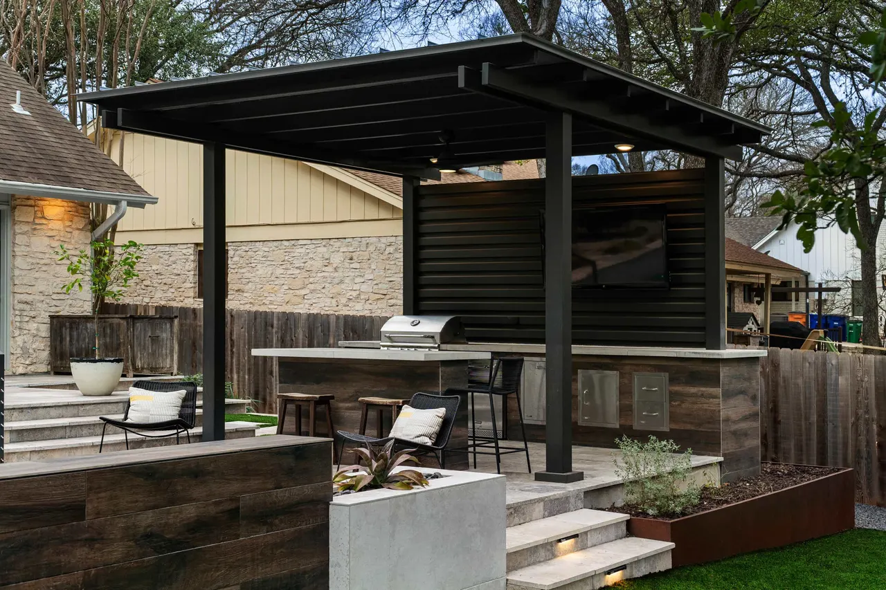 Woodland Geometric — Geometric pool & cabana in Steiner Ranch, TX by GB IV Designs (photo 14)