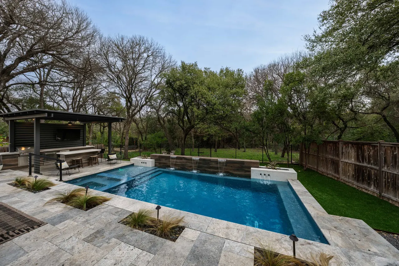 Woodland Geometric — Geometric pool & cabana in Steiner Ranch, TX by GB IV Designs (photo 17)